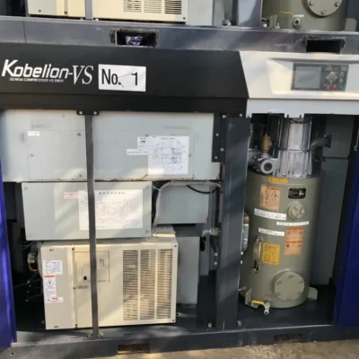 Mặt sau máy nén khí Kobelion VS 75kW 100Hp