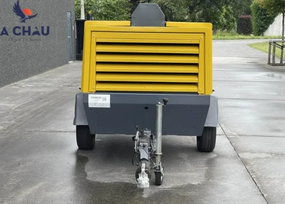 Mặt trước máy nén khí Atlas Copco cũ chạy dầu Diesel XAS 186 DD - N