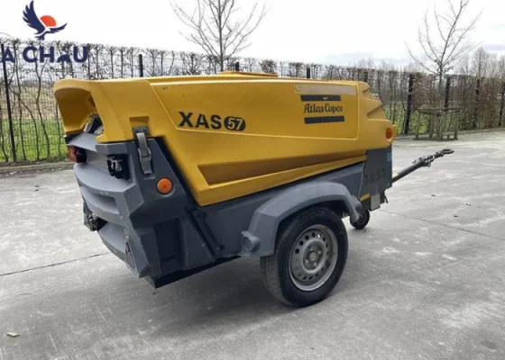 Mặt nghiêng máy nén khí Atlas Copco cũ chạy dầu Diesel XAS 57 DD 